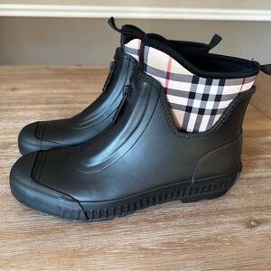BURBERRY Vintage Check Neoprene and Rubber Rain Boots Size 40